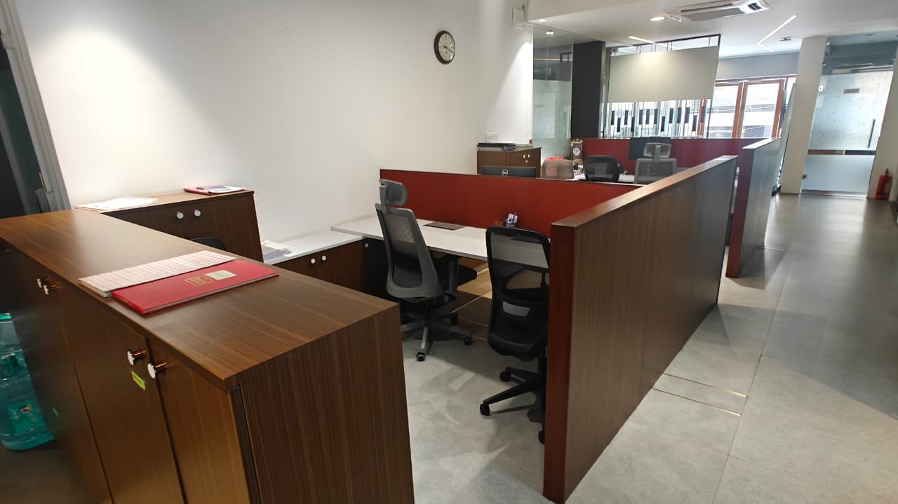 Furnished office for rent in Lavelle Road